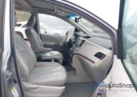 2011 Toyota Sienna Xle V6 z USA, uszkodzony, nr VIN 5TDYK3DC7BS006798